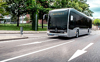 Usterka opóźniła testowanie elektrycznego autobusu o futurystycznym wyglądzie. Pojazd dotrze do Olsztyna za kilka dni